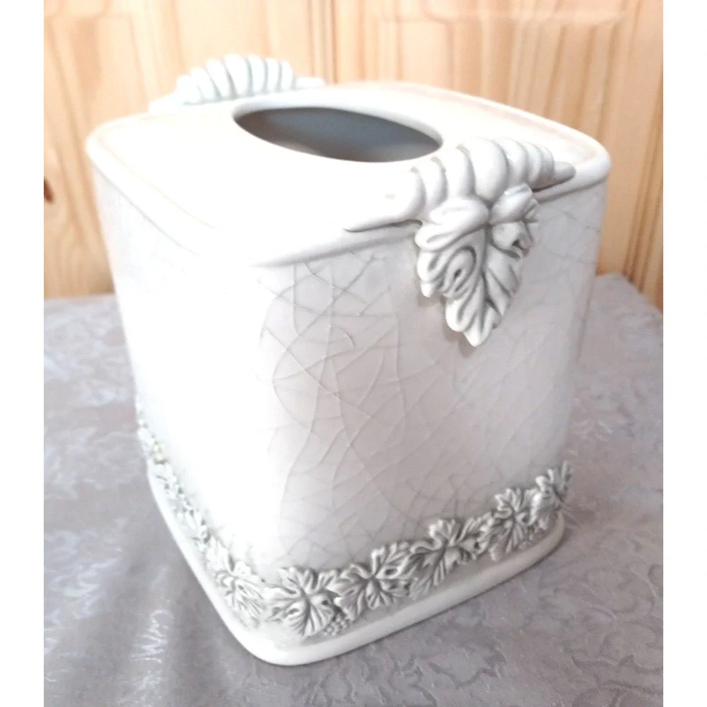 Croscill Tuscany Crackle Vine Glaze Earthenware Tissue Box Cover *CHIP
